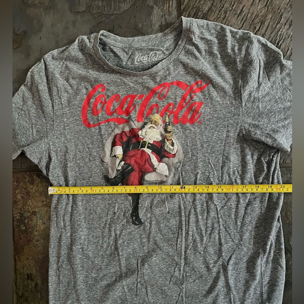 Coca Cola - lounging Santa tshirt - Picture 8 of 8